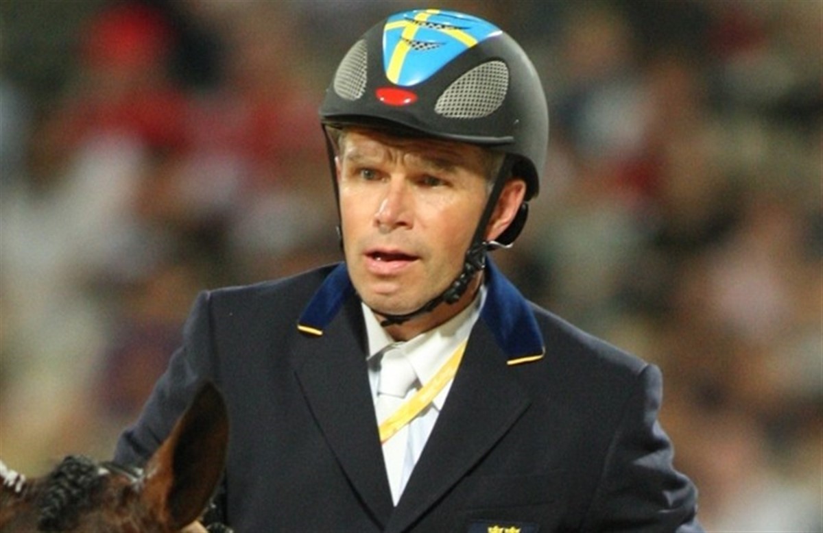 Peter Eriksson sparket i hovedet - Ridehesten.com