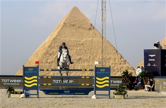 Topryttere sprang ved pyramiderne – men hvad med velf&aelig;rden?