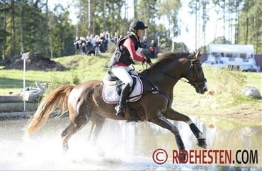 Cecilie Eriksen ligger i front ved DM i Military 