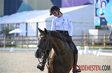 F&oslash;rste flyvetur for Nadja Sloths Favour