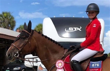 18-&aring;rige Sophia og Holsteins Matina 3'er i USA (video)