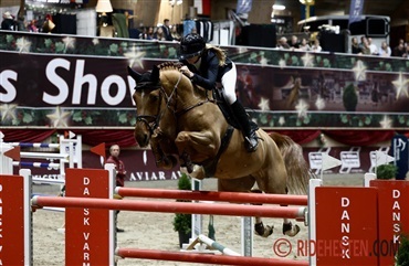 S-springning, Stig T&oslash;fting og stemning i Odense