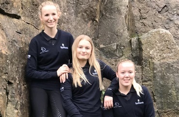 Seje danske ponypiger i Norge
