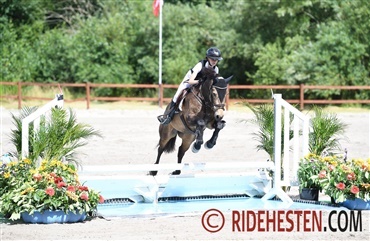 Ponyrytterne Laura og Magdalene er klar til Falsterbo
