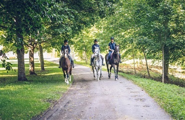 I weekenden rider hestefolk for en god sag
