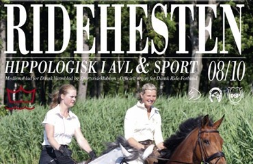Ridehestens augustnummer er p&aring; trapperne