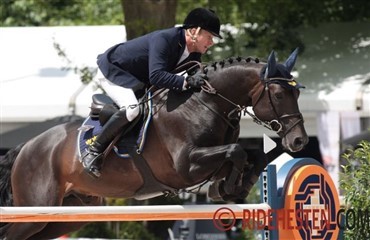 Tophesten Saint Amour til Janne Meyer