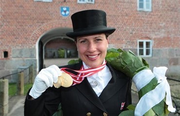 Lisbet st&oslash;tter AIDS-Fondet