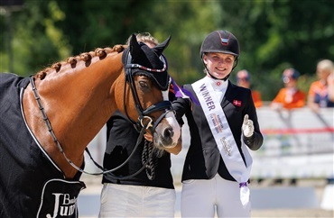 Fra europamester til juniorrytter: Victorias nye rejse