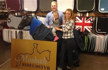 Mosb&aelig;k Rideudstyr har f&aring;et nye ejere