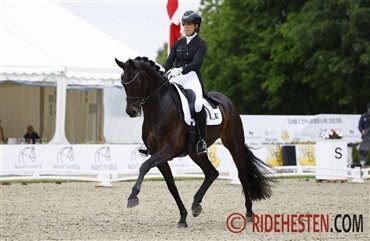 Anne-Mette Strandby Hansen i front