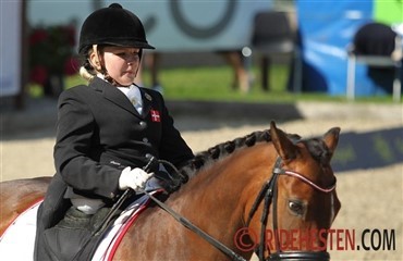 Stort tab for Stinna Tange