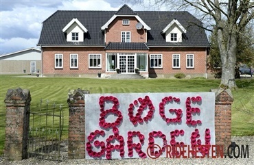 &Aring;bent hus p&aring; B&oslash;geg&aring;rden p&aring;skel&oslash;rdag
