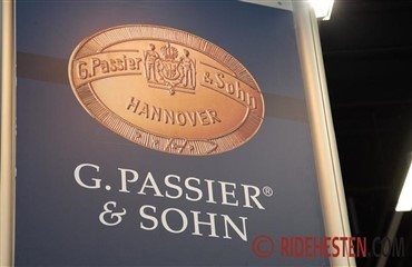 Passier distancerer sig fra Helgstrand