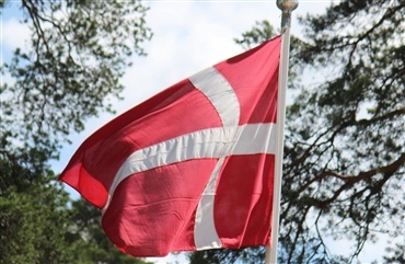 Dannebrog til tops igen