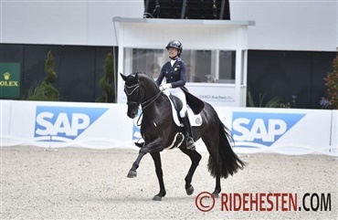 Charlotte Jorst kloner Zhaplin