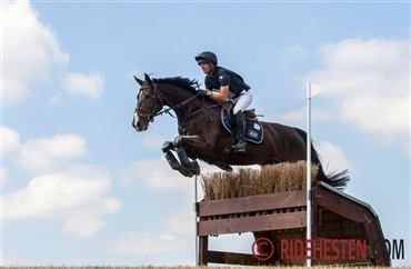 Dramatisk ridebanespringning i senior DM i dag