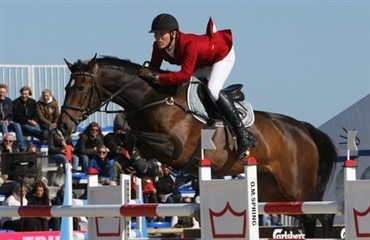 Hougaard stadig i front