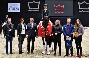 Bettina J&aelig;ger og Zancor vandt Blue Hors unghestechampionatet