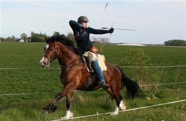 Ny sport: Bueskydning fra hest