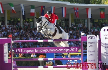 Cornet Obolensky og Comme Il Faut evakueret ud af Ukraine