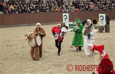 Blue Hors' juleshow med hingstefremvisning i aften