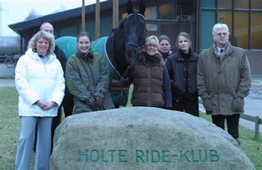 Holte Rideklub tager hul p&aring; ny lov om hestehold
