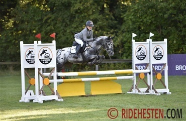 Flere top-5 placeringer til springpigerne i Belgien