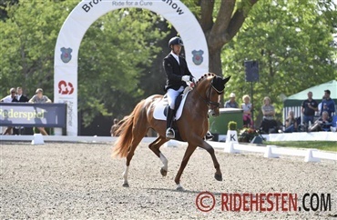 DV-hoppen Straight Horse Sezuanna til OL-rytter