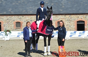 Blue Hors Victor vinder dressurchampionat for 5-&aring;rs heste 