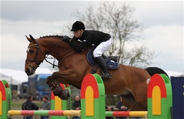 Linnea placerer sig p&aring; 150 cm