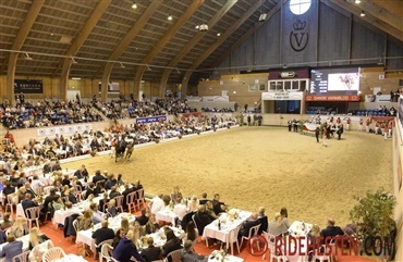 Auktionsudvalget gl&aelig;der sig til at se avlernes f&oslash;l