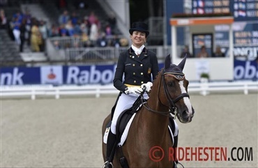 Beatriz Ferrer-Salat med to brud efter rideudlykke