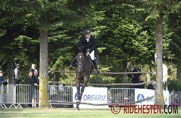 Kun to ryttere fejlfrie i Derby p&aring; B&aelig;kgaarden
