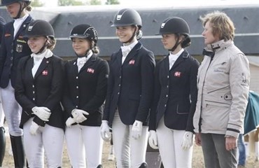 Ponypiger i toppen i Saumur