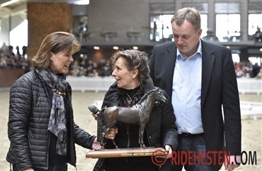 Joan Andreasen &Aring;rets Blue Hors-Avler 2016