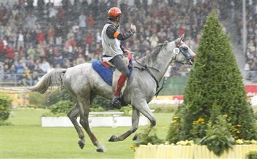 Distanceryttere m&aring; ride med vandrest&oslash;vler