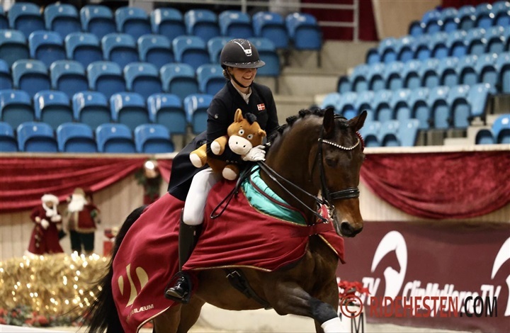 Theresa rundede af med en julesejr