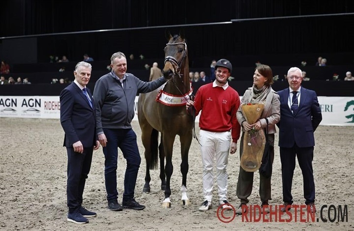 Fem pr&aelig;gtige pr&aelig;miehingste