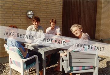 Enid jbr venner ved bord.jpg